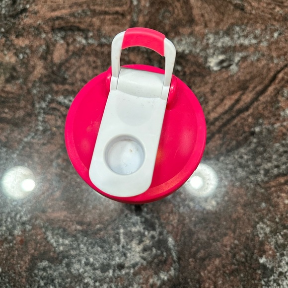 Blender Bottle Classic- 20oz capacity - Picture 4 of 6